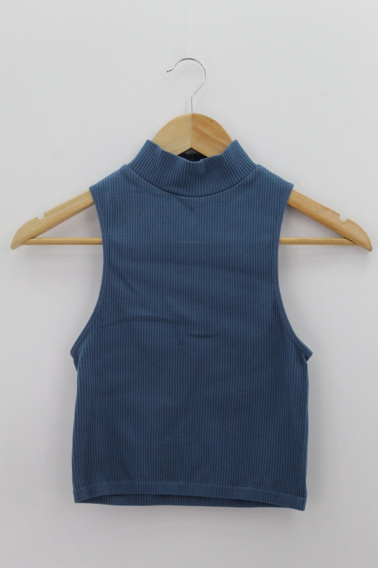 TOP Femenino BASICO SIN MANGA Zara