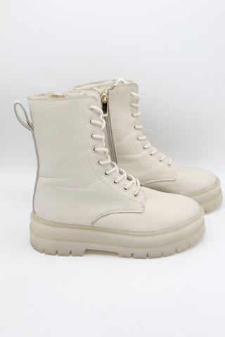 BOTA Femenino Stradivarius