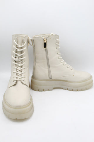 BOTA Femenino Stradivarius