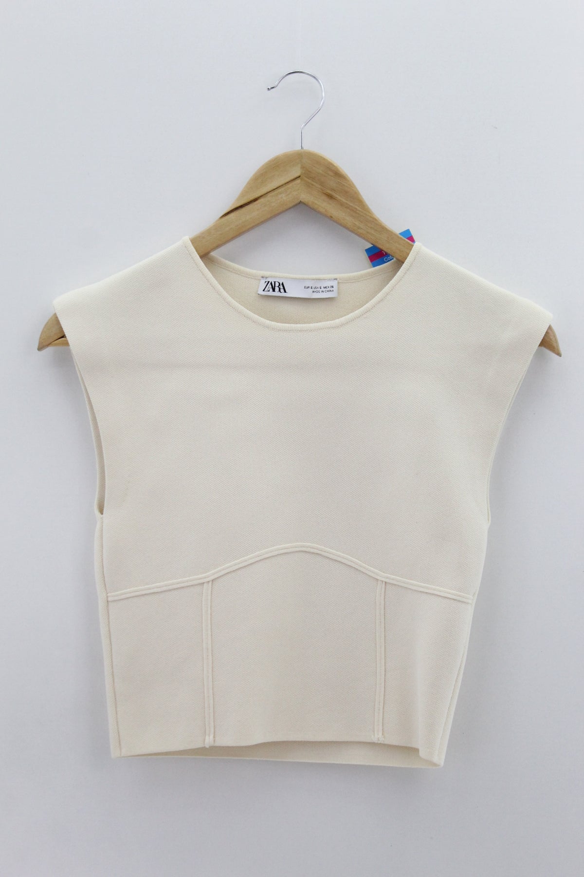 TOP Femenino BASICO SIN MANGA Zara