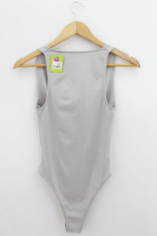 TOP Femenino BASICO SIN MANGA Zara