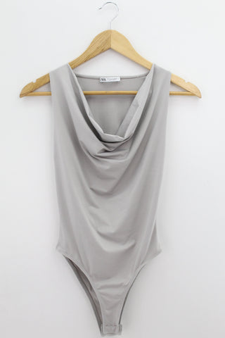 TOP Femenino BASICO SIN MANGA Zara