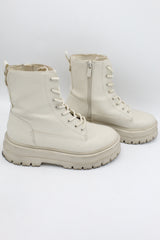 BOTA Femenino Stradivarius