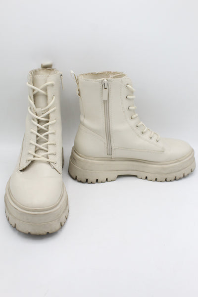 BOTA Femenino Stradivarius