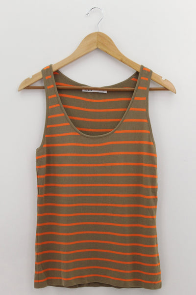 TOP Femenino BASICO SIN MANGA Zara