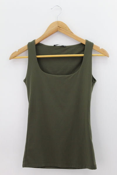 TOP Femenino BASICO SIN MANGA Zara