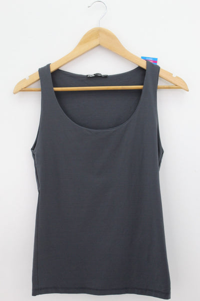 TOP Femenino BASICO SIN MANGA Zara