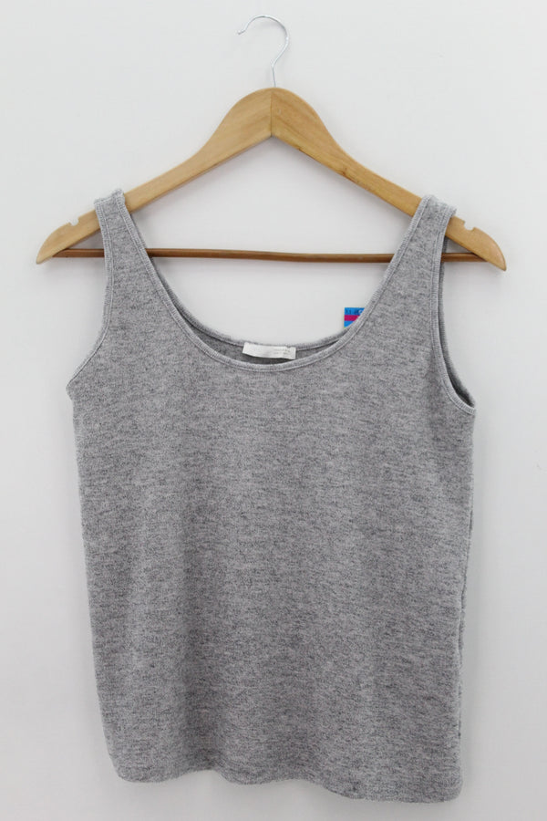 TOP Femenino BASICO SIN MANGA Zara
