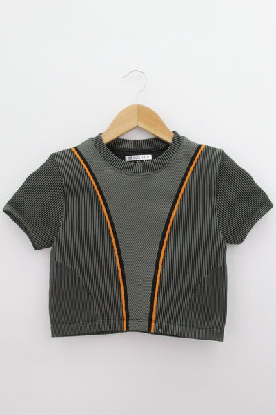 TOP Femenino BASICO CON MANGA Forever 21