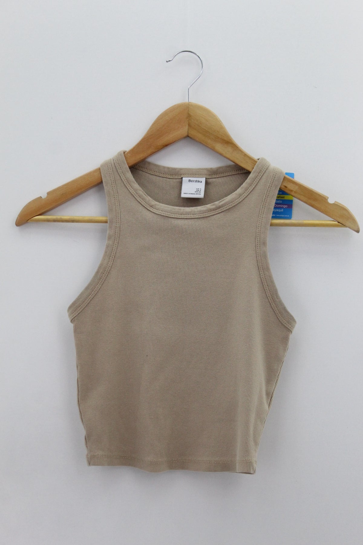 TOP Femenino BASICO SIN MANGA Bershka