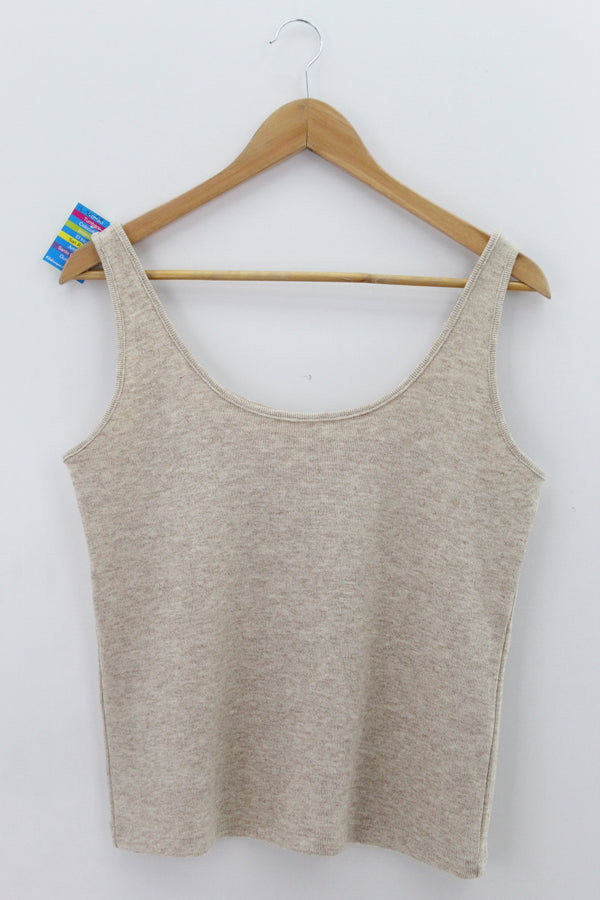 TOP Femenino BASICO SIN MANGA Zara