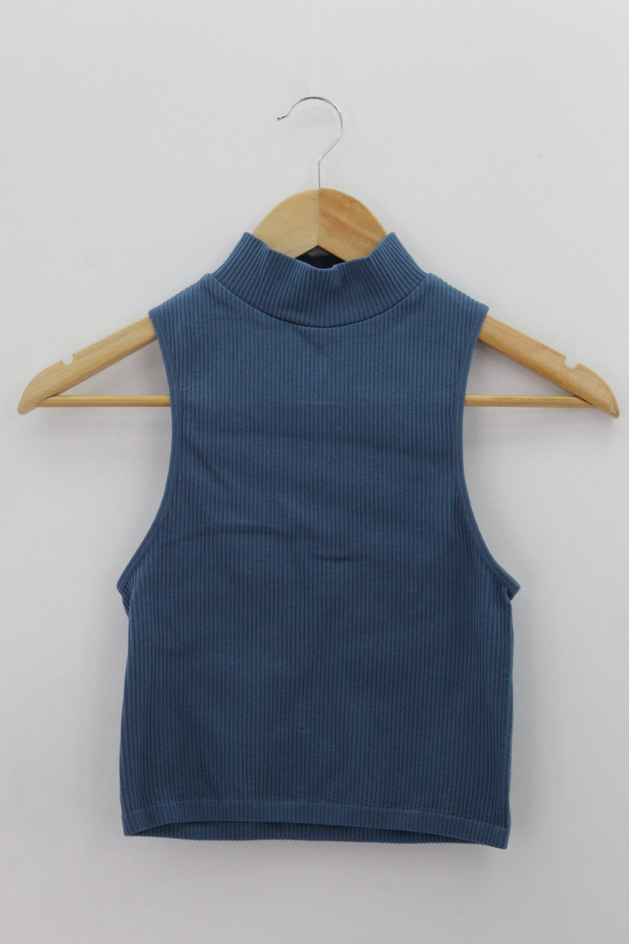 TOP Femenino BASICO SIN MANGA Zara