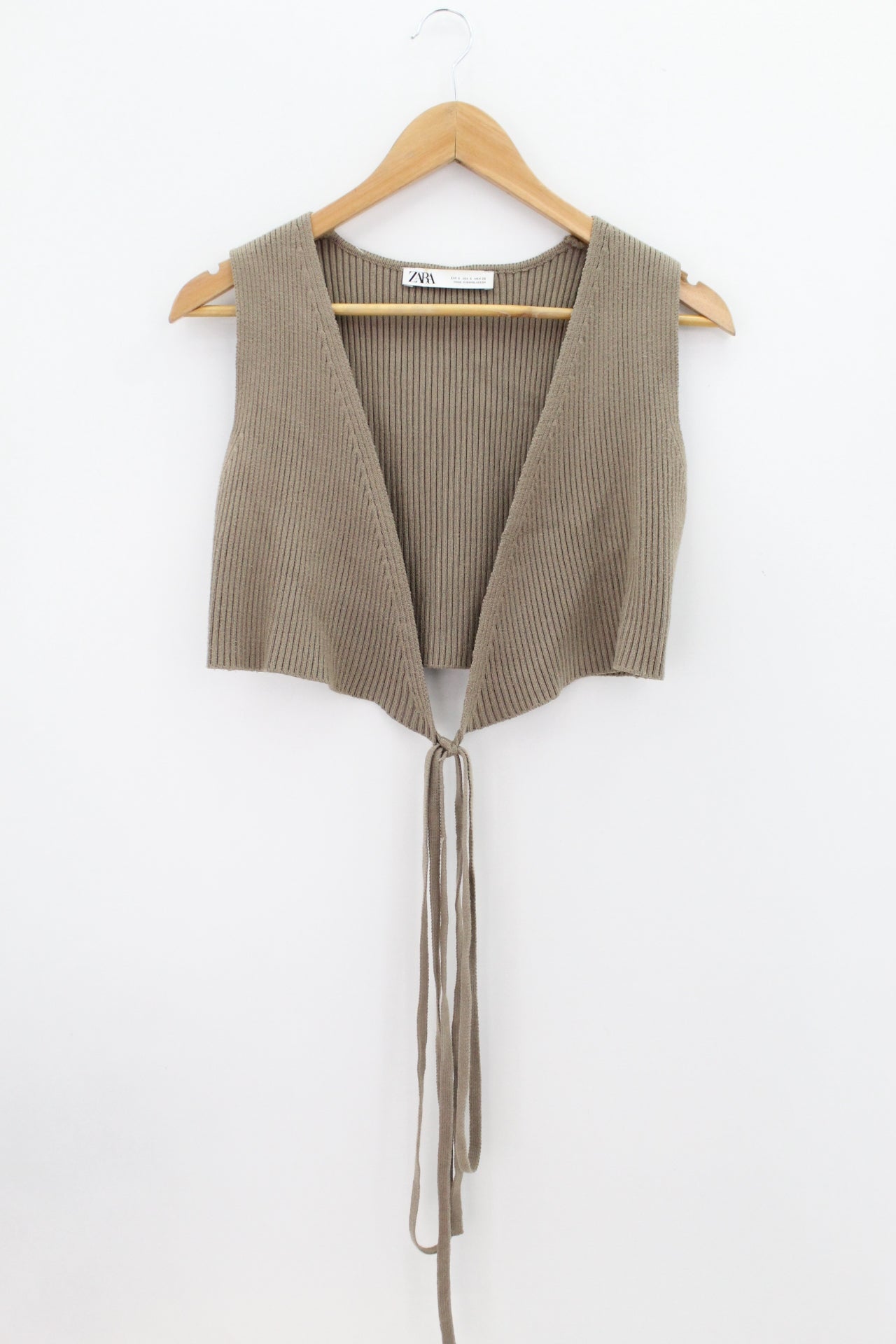 TOP Femenino BASICO SIN MANGA Zara