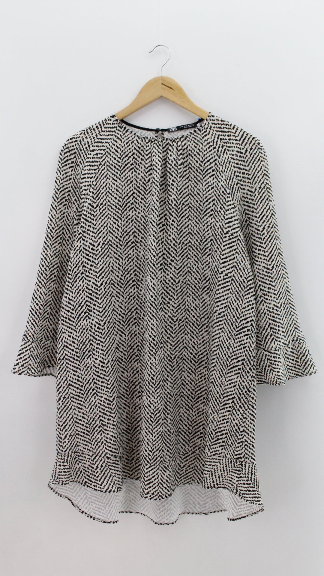 VESTIDO Femenino CASUAL/DEPORTIVO Zara