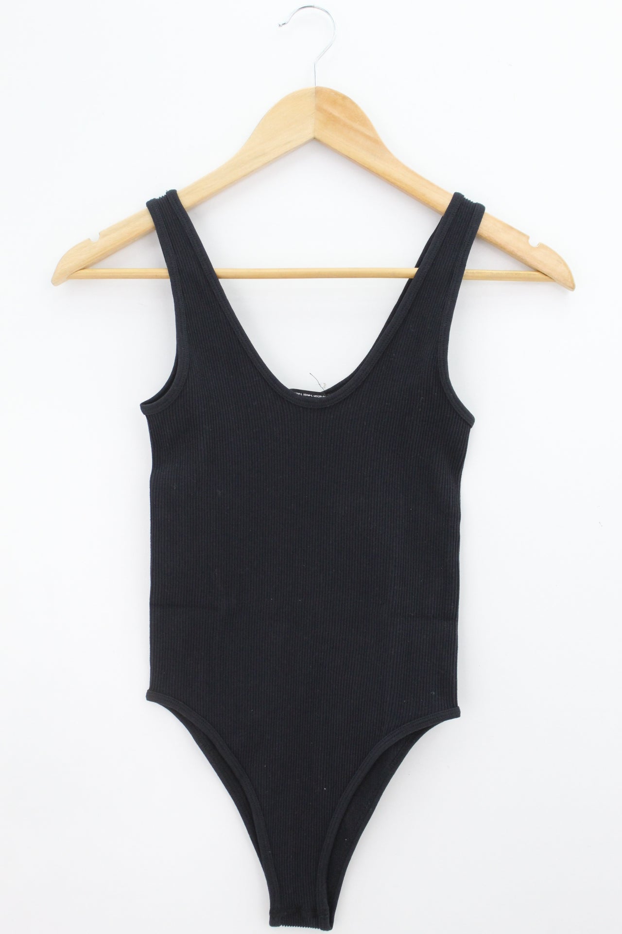 TOP Femenino BASICO SIN MANGA Zara