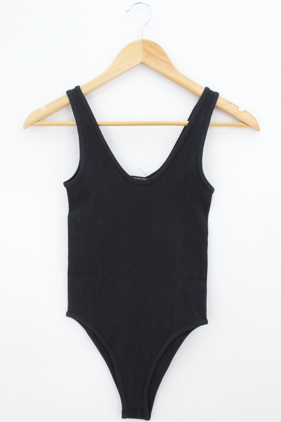 TOP Femenino BASICO SIN MANGA Zara