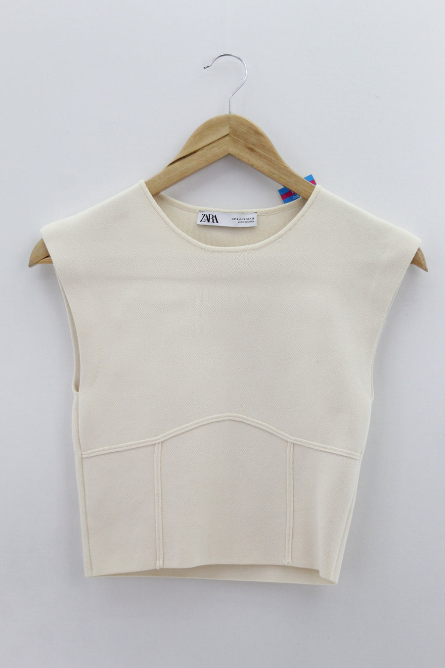 TOP Femenino BASICO SIN MANGA Zara